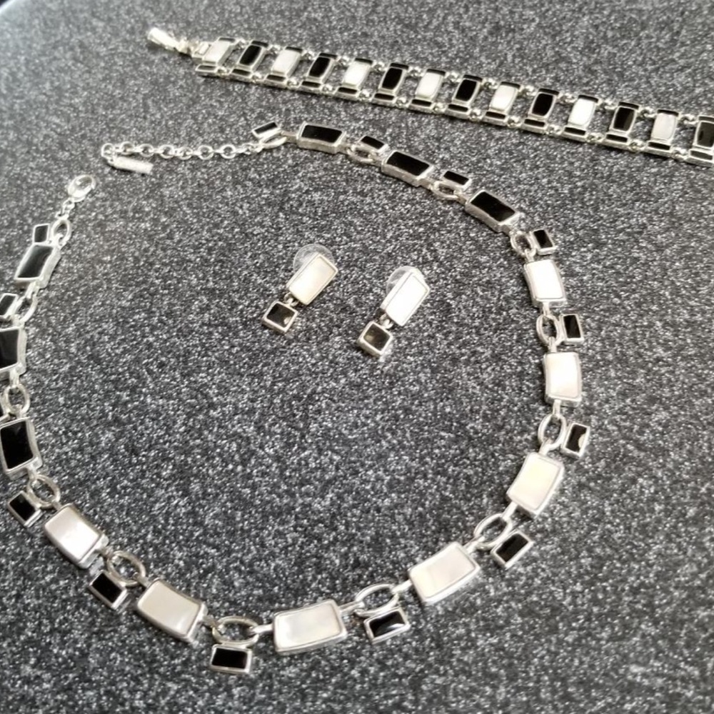 Vintage 1980s Napier Mother of Pearl & black enamel choker earrings bracelet set - Picture 2 of 10